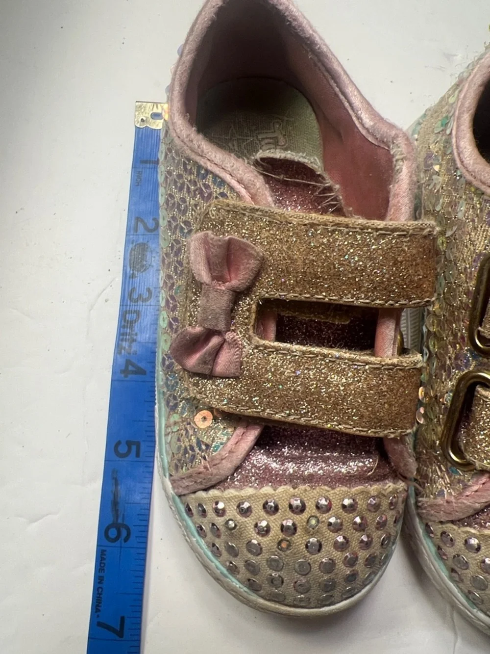 Kids Glitter Bow Strap Sneakers in Pink and Gold Used size 7.5 Girls